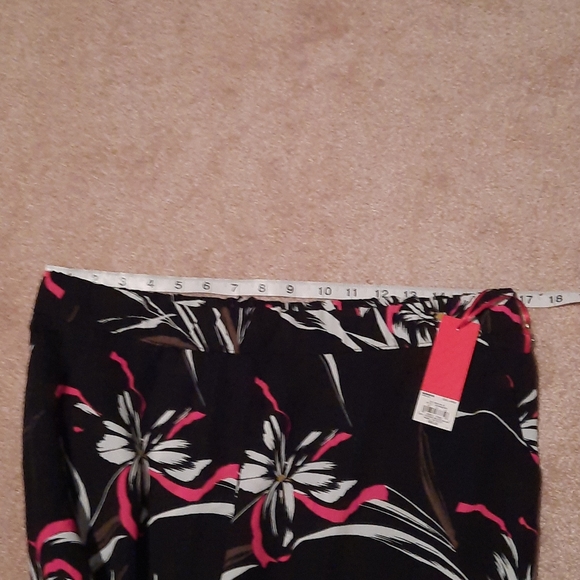 Jennifer Lopez jogger pants - Picture 9 of 9